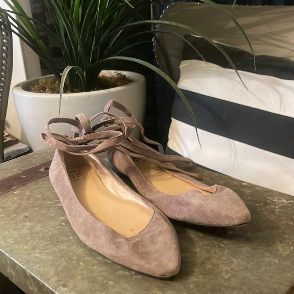 Vince Camato flats wrap around the ankle    Women’s size11